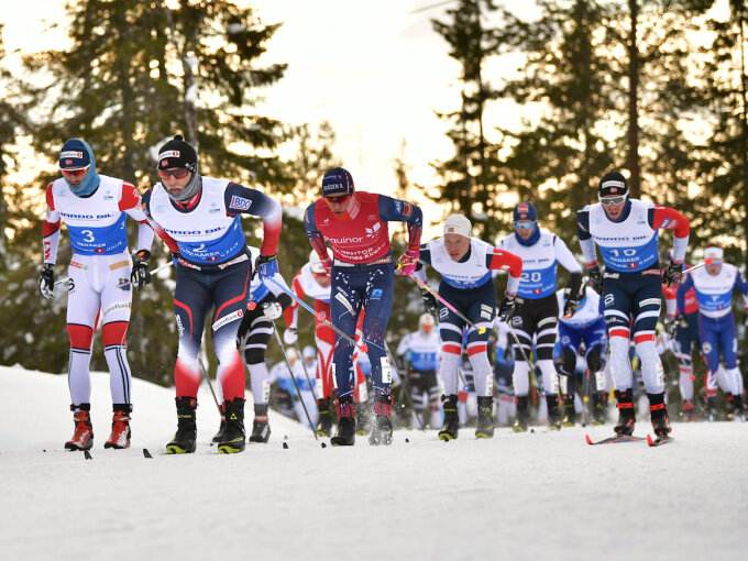 Hans Christer Holund (t.v.), Martin Johnsrud Sundby, Johannes Høsflot Klæbo og Pål Golberg (t.h.) under skiathlon for menn. Foto: Ole Martin Wold / NTB scanpix